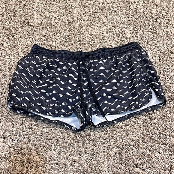 OLD NAVY shorts 🖤 - Picture 2 of 6